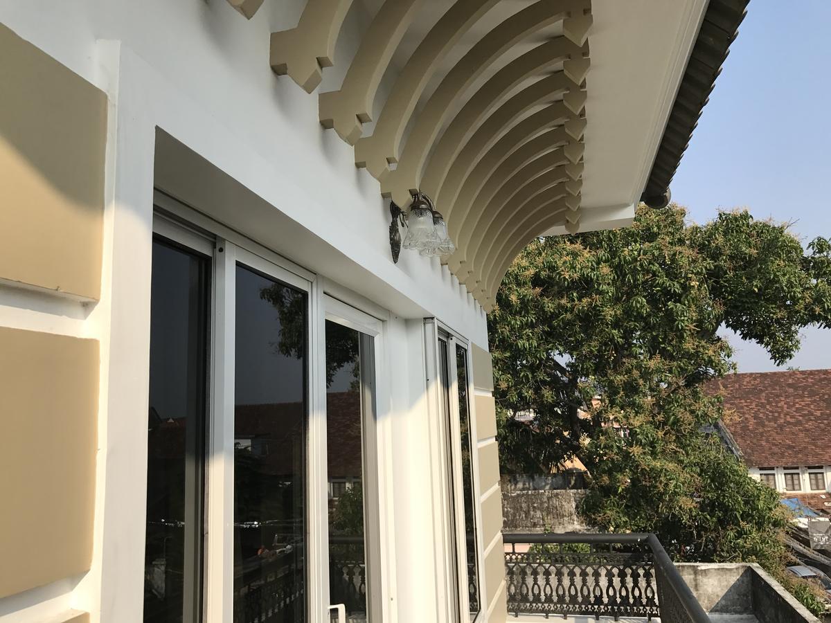 Hotel Daffodils Spice Court Kochi Exterior foto