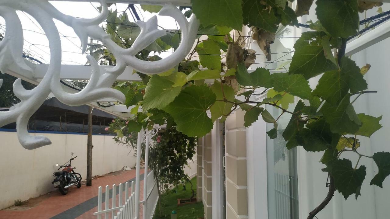 Hotel Daffodils Spice Court Kochi Exterior foto